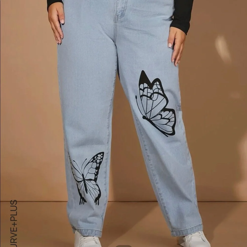 Plus size high waist butterfly print jeans. - Picture 2 of 2
